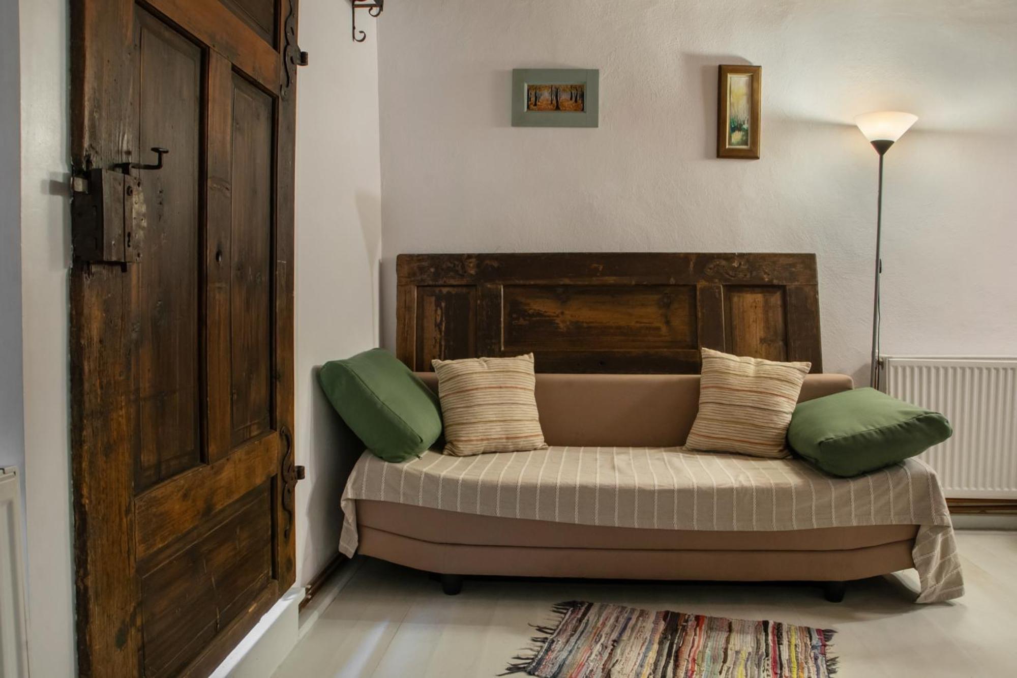 Bike House - 250-Year-Old Restored House In A Quiet Area 브라쇼브 외부 사진